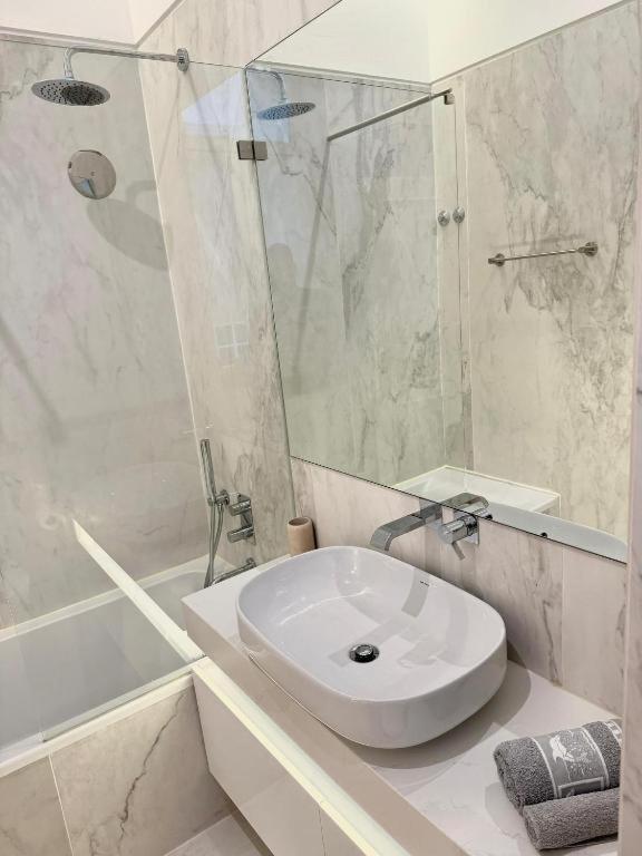 Quarto Com Banheiro Privativo Na Baixa 리스본 외부 사진